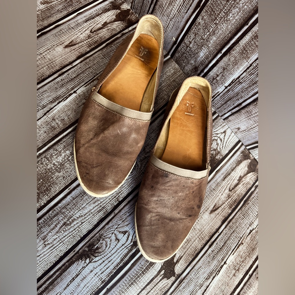 Frye flats